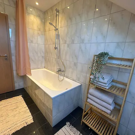 Stilvolles In Der Naehe Von Phantasialand Koeln Und Messe Appartement Hürth